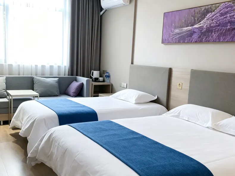 Yijia 365 Chain Hotel (Shijiazhuang Canal Bridge Railway University Yitang Metro Station Branch)