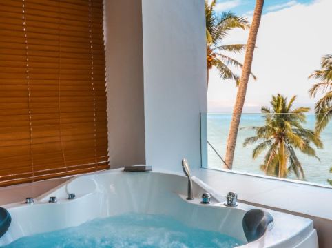 Noni's Resort Room Type - Jacuzzi Suite
