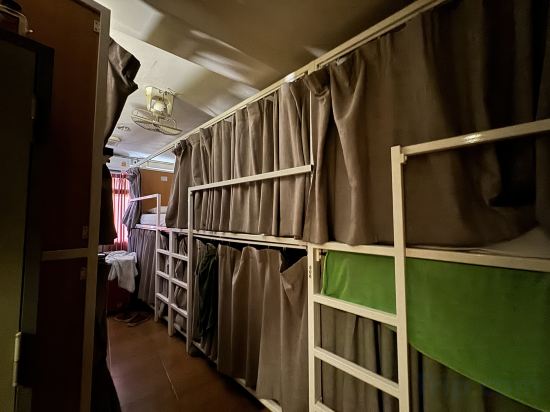 VX The Fifty - Hostel Room Type - Bed In Upper Bed In Mixed Dormitory
