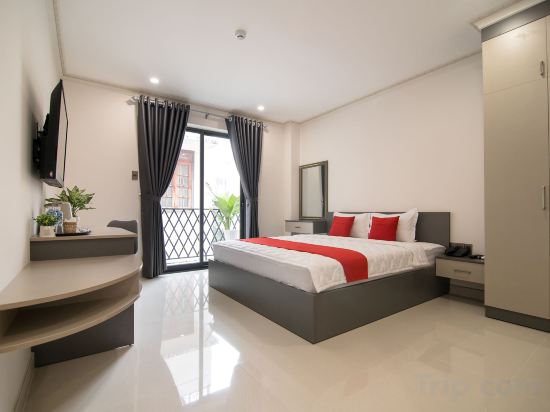 Bin Bin Hotel 7 - Near Ton Duc Thang University - Tap to explore photos