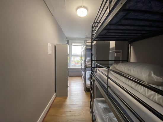 Queen Elizabeth Chelsea Room Type - Bed In 7 Bed Mixed Dormitory Room (1 Adult)