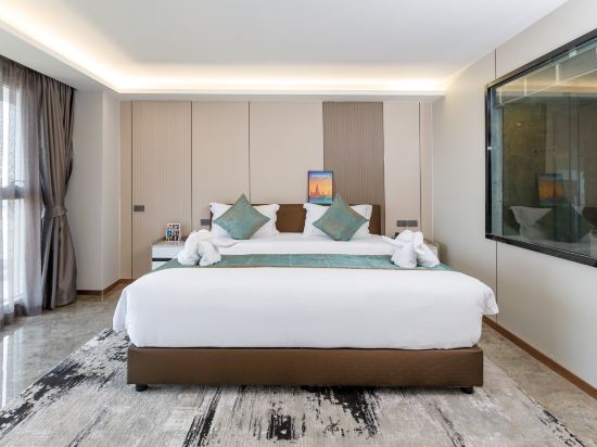 NAWAMIN 95 HOTEL• infinite pool Room Type - Deluxe Suite