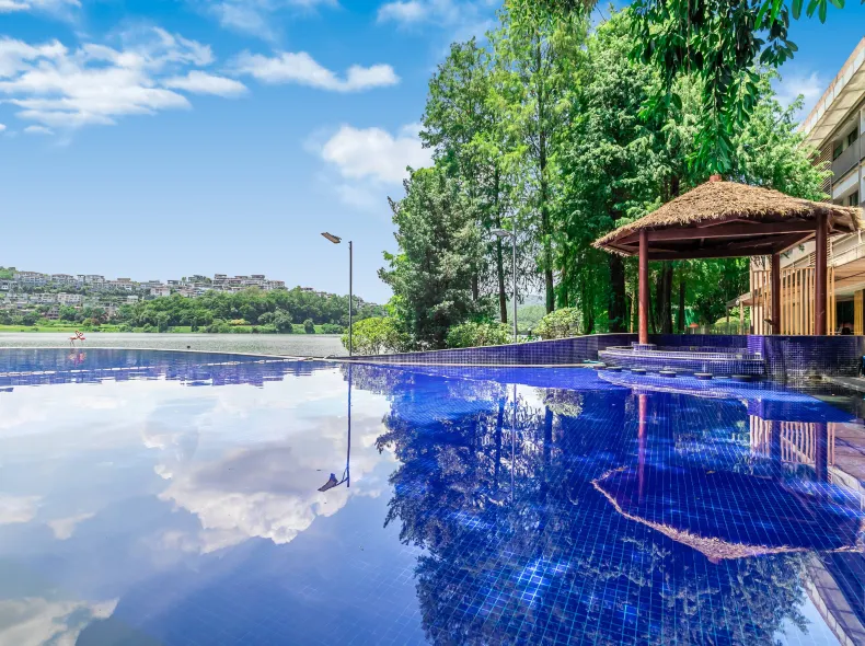 Baiyun Lakeside Hotel (Nanhu Tourism Center)