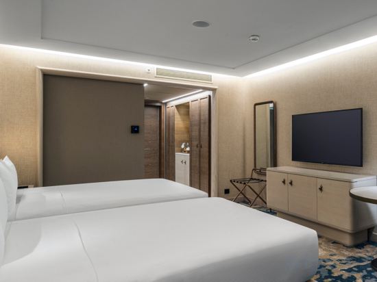 Hilton Istanbul Bosphorus Room Type - Executive Double Room with Two Double Beds and City View Hilton Istanbul Bosphorus Room Type - Executive Double Room with Two Double Beds and City View