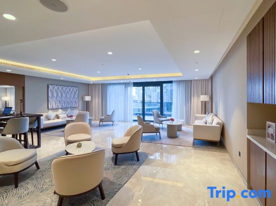 bnbme | Luxury Apt | Pool w/ Burj Khalifa Views