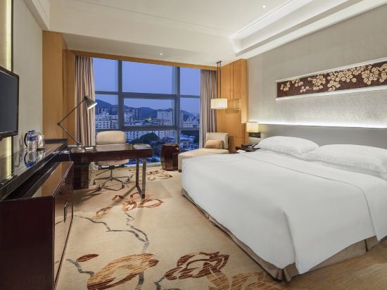 Hilton Guangzhou Baiyun Room Type - Hilton Executive Room (Double bed)