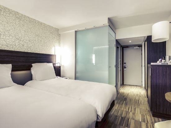 Mercure Paris Arc de Triomphe Etoile - Tap to explore photos