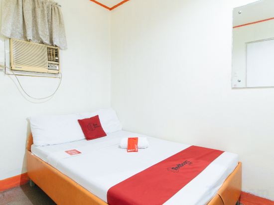 RedDoorz @ Eros Travellers Pensione - Tap to explore photos