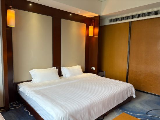 Easco Hotel Room Type - Deluxe King Room