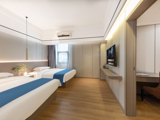 Fuying Hotel Room Type - Deluxe 3-bed Room