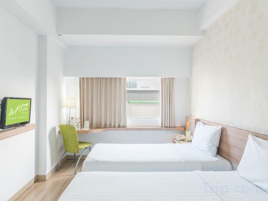 Whiz Hotel Cikini Jakarta Room Type - Standard Double Room