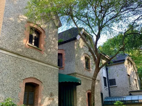 Metropolitan Seclusive Life In Wukang rd Shanghai