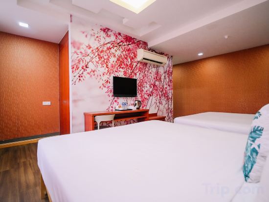 Swing & Pillows - USJ Taipan Room Type - Deluxe Family Room with Window