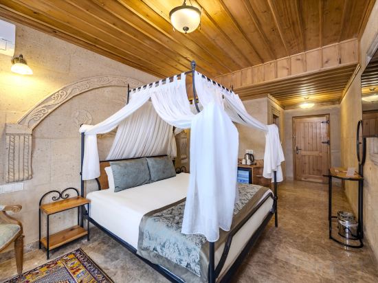 Cratus Stone Palace Room Type - Deluxe Room with Balcony
