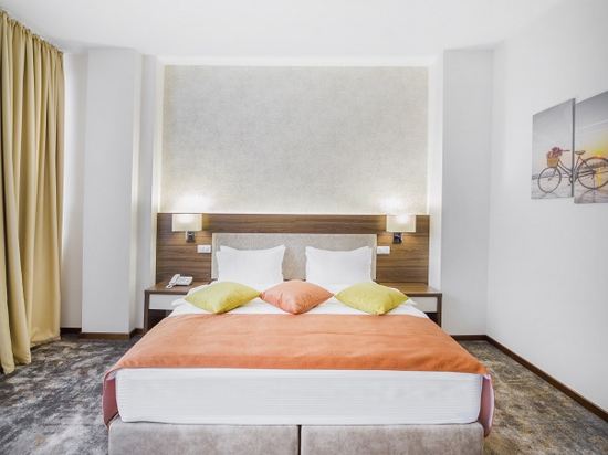 Marshal Hotel Garni - Tap to explore photos