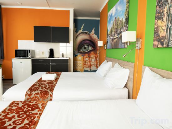 Amsterdam Teleport Hotel Room Type - Budget 4-Person Studio with Private External Bathroom Amsterdam Teleport Hotel Room Type - Budget 4-Person Studio with Private External Bathroom