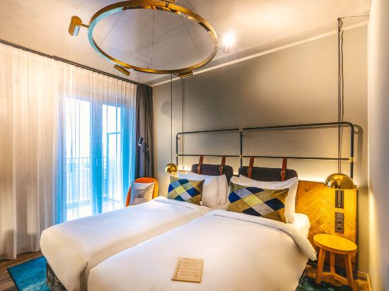 Four Elements Hotel Amsterdam Room Type - Twin Room with Balcony