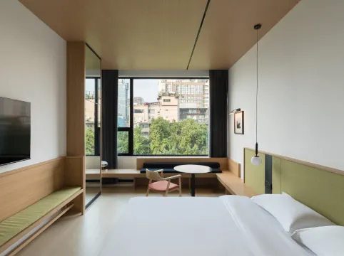 SFEEL Designer Hotel (Chengdu Chunxi Road Subway Station Branch)
