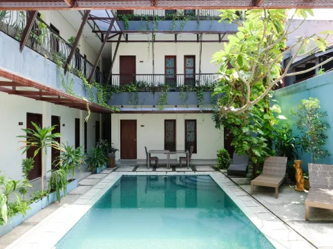 RedDoorz near Legian Street