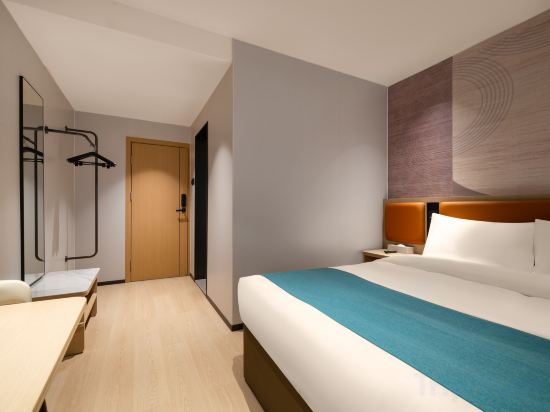 Guang Dong Hotel Room Type - Business Queen Bed Room(Shared Area with Self-Service Washing Machines)