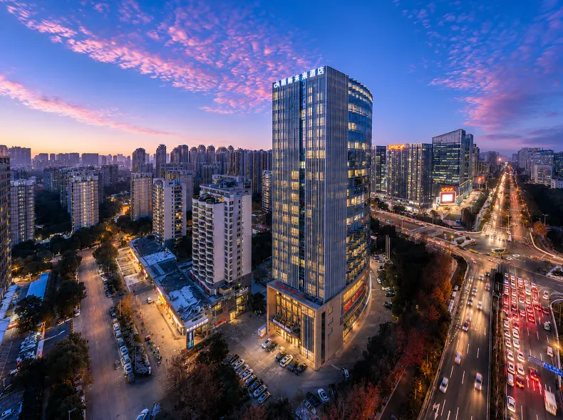 Lis Future Hotel (Zhengwuqu Swan Lake Wanda)
