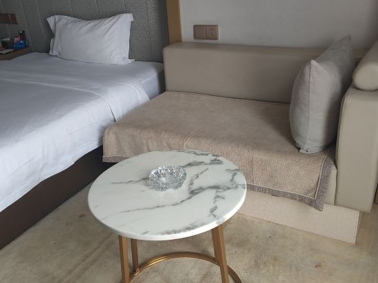 Five Elephants Hotel