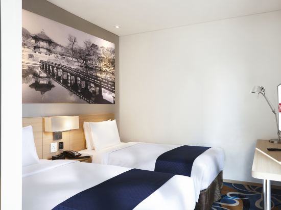 Travelodge Myeongdong Euljiro Room Type - Friends and Family Triple Room