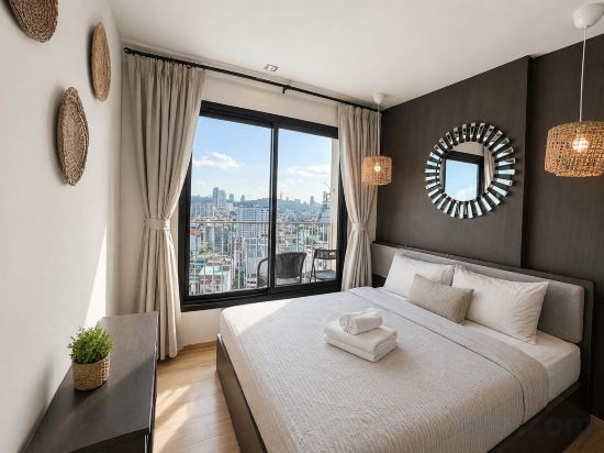 WCC Serviced Apartment at The Base Central Pattaya Room Type - Business Suite With Partial Sea View With Large Balcony
