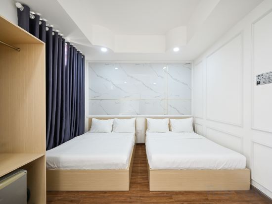 Sunrise Airport Hotel Room Type - Deluxe Triple Room