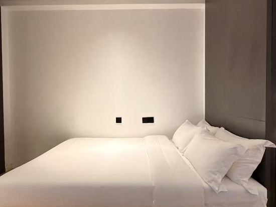 base-Wangfujing Serviced Apartment - Tap to explore photos