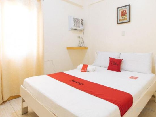 RedDoorz @ Golden Skye Hotel Guagua - Tap to explore photos