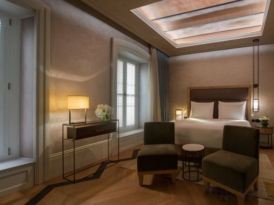 10 Karakoy Room Type - Corner Suite