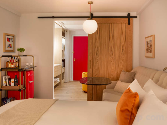 Virgin Hotels Edinburgh Room Type - Chamber King Castle View
