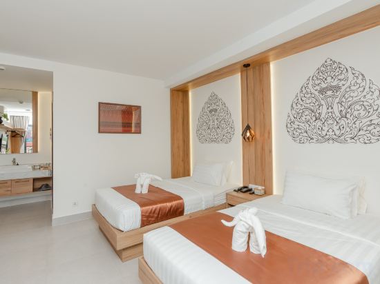 Botum Domrey Hotel Room Type - Deluxe Twin Balcony Room
