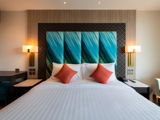 Skyview Resort Phuket Patong Beach - Tap to explore photos