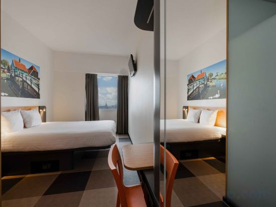 easyHotel Amsterdam Zaandam - Tap to explore photos