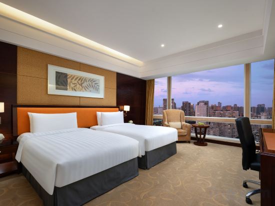 Shangri-La Chengdu Room Type - Deluxe City-view Twin Room "Panoramic Chengdu Heritage And Modern Charm"