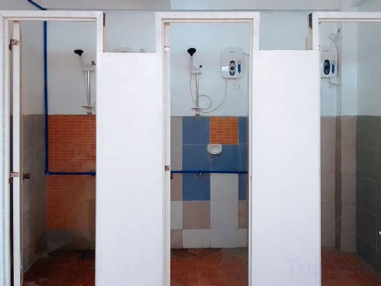 RedDoorz @ Southern Suites Guimaras Room Type - RedDoorz Bed In 4 Bed Mixed Dormitory