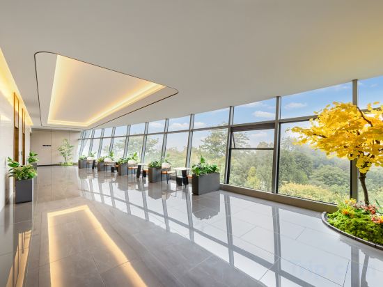 Others 2, Seven Days Happy Hotel, Guilin