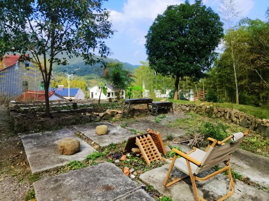 Others 3, in mount, Huzhou