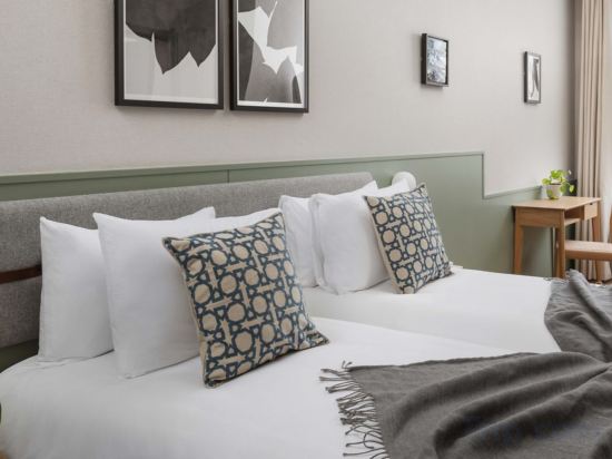 Inhabit Queen's Gardens, a Member of Design Hotels - Tap to explore photos