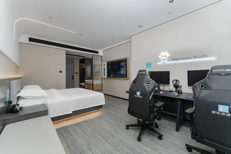 i Electronic Sports Hotel (Zhengzhou Manhattan Commercial Plaza Yanzhuang Subway Station)