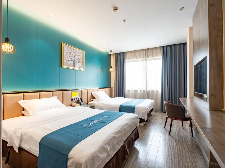 Rujia Huayi Selected Hotel (Nanjing Liuhe Fenghuangshan Park Subway Station Branch)