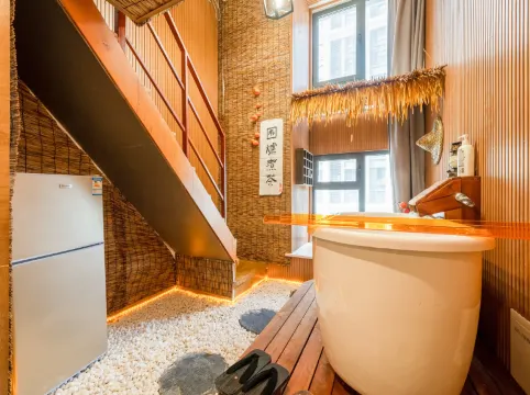 Zhenyu · Meet U Themed Cinema Homestay (Wanda Plaza Branch)