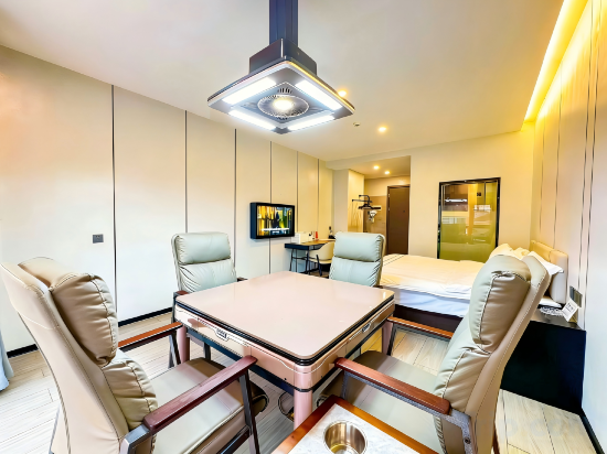 怡程酒店ECHENG HOTEL Room Type - King Room With In-Room Entertainment Table (Mahjong/Chess)