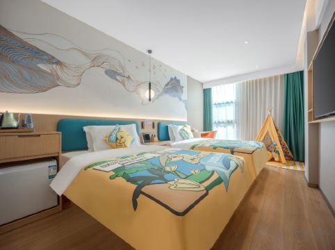 Jingju hotel Room Type - J Ju • Little Yellow Duck Themed Twin Bed (Full House Smart Control + Restful Latex Pillow + Custom Jingju hotel Room Type - J Ju • Little Yellow Duck Themed Twin Bed (Full House Smart Control + Restful Latex Pillow + Custom
