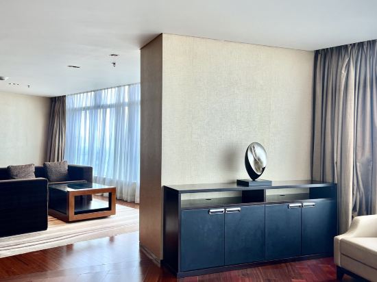 Sheraton Grand Beijing Dongcheng Hotel - Tap to explore photos