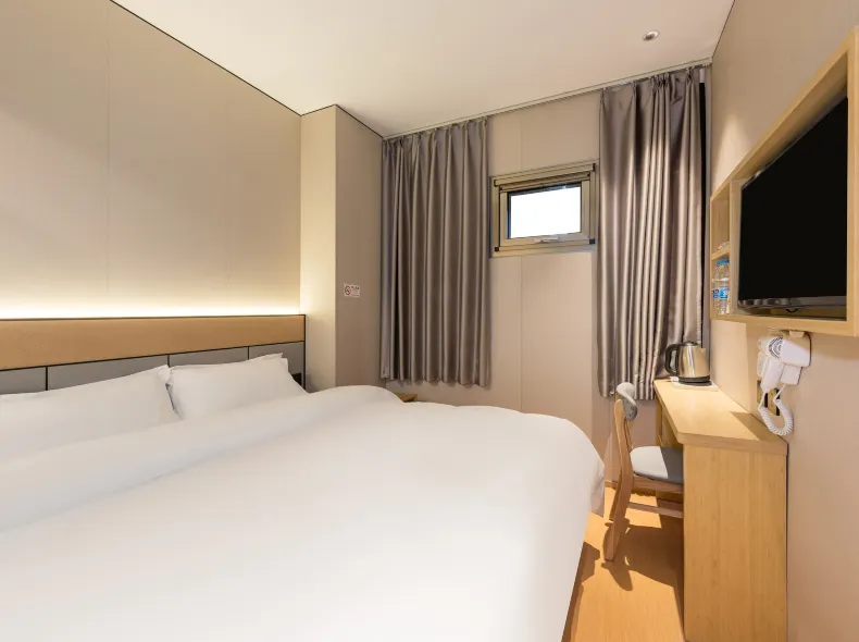 Homeinn Pebble Hotel (Central University of Finance and Economics Dazhongsi Subway Station)