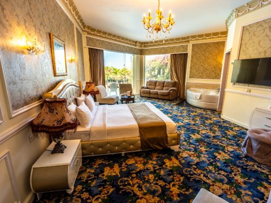 Paradise Inn Beach Resort Room Type - Paradise Imperial Suite-Partial Sea View & Pool View