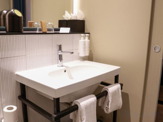 Best Western Plus Hotel La Joliette - Tap to explore photos